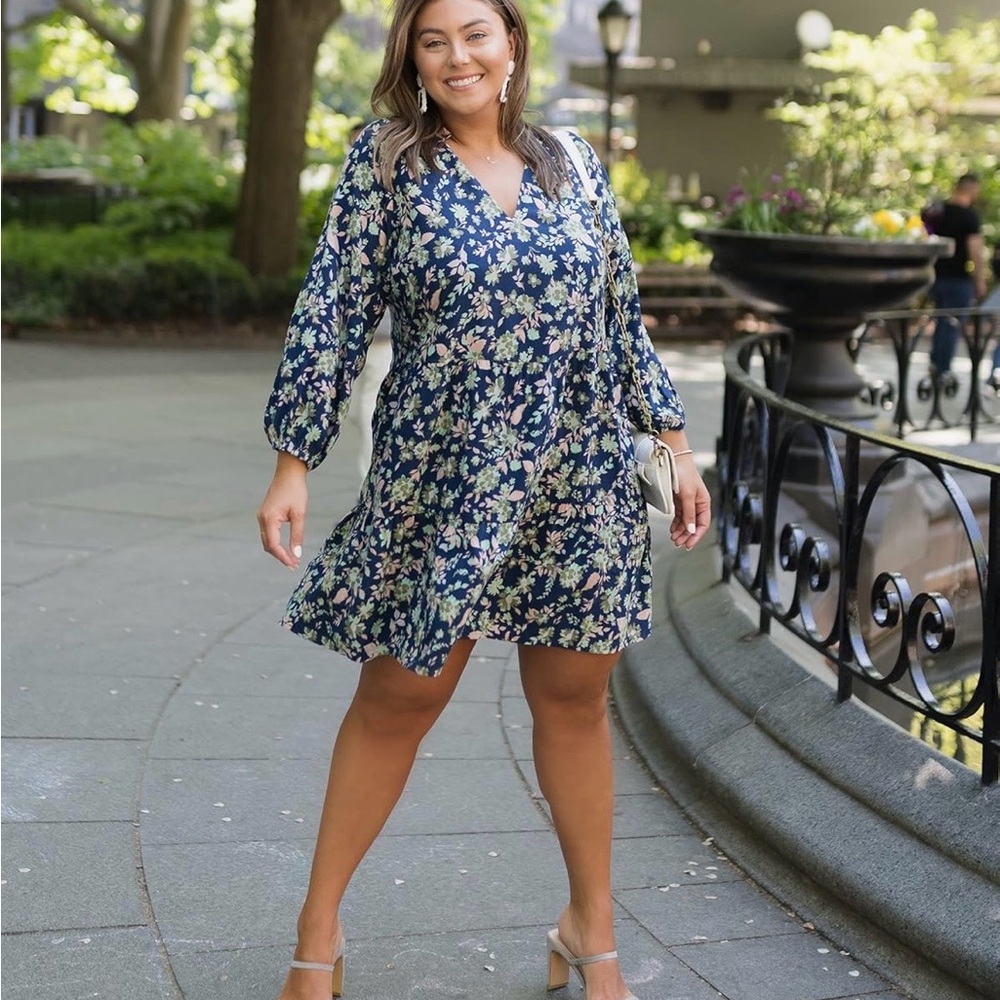 Women's Navy Floral V-Neck Dress